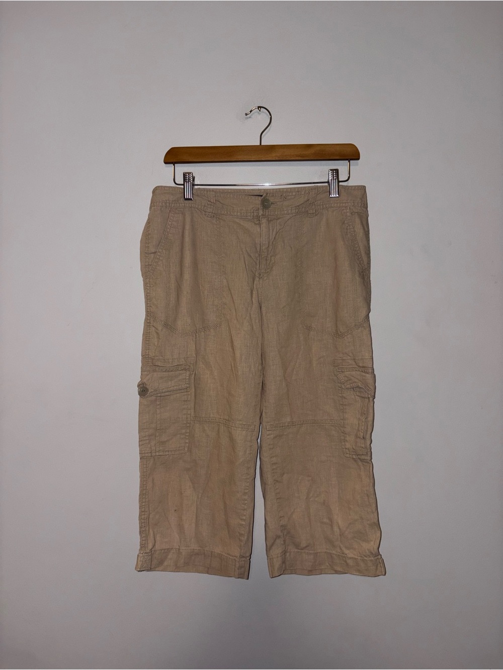 Banana Republic • Beige Cargo Capri